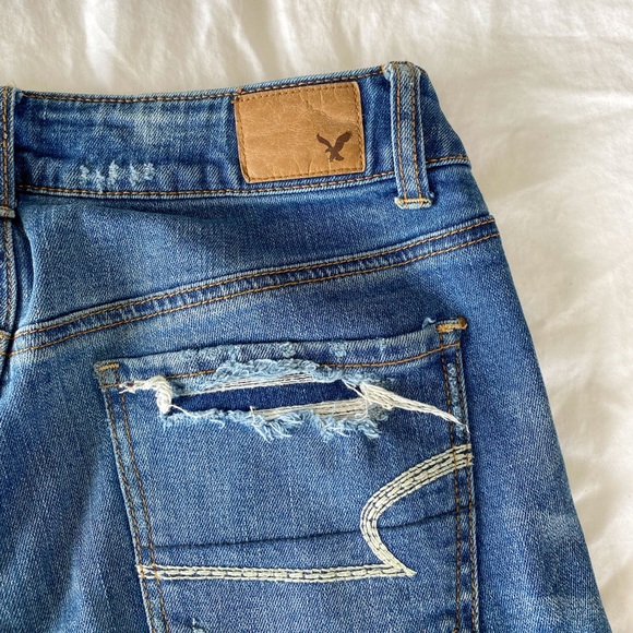 2/$40💜 CLOSET CLEAN OUT: American Eagle ripped boyfriend jeans - Picture 4 of 10